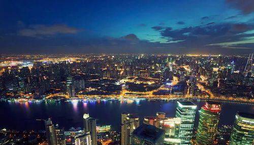 夜色下的灯光唯美之美（探寻城市夜晚的灯光美学）
