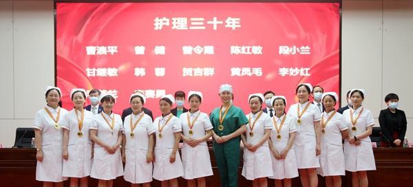 照亮人间温情——致敬伟大护士（以5.12国际护士节为契机）
