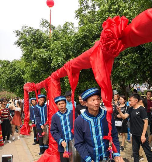 广西三月三祝福：踏春赏花，祈福风调雨顺