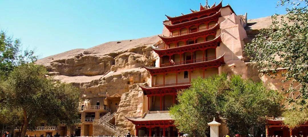 一个女孩在敦煌莫高窟的冒险之旅（一个女孩在敦煌莫高窟的冒险之旅）
