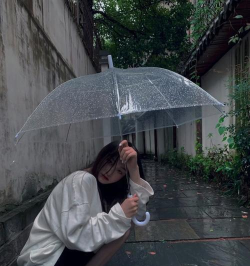 抖音下雨天的心情句子140句有哪些？如何在雨天用抖音表达心情？
