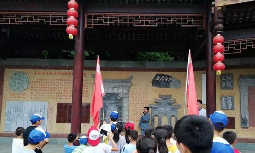 《清影怀英，松柏长青——缅怀刘伯坚》